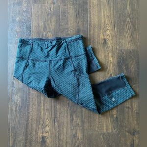 lululemon athletica outrun 17” crop leggings jacquard black indian ocean black 8